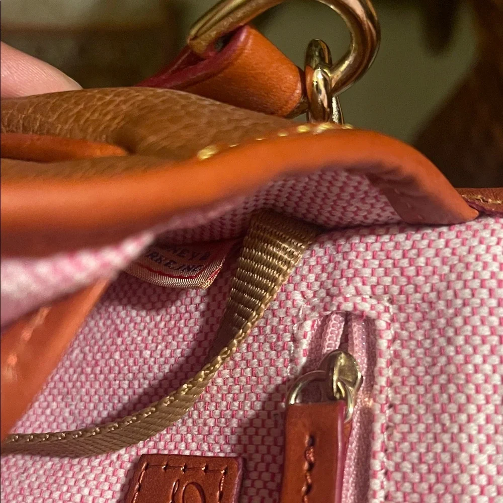 Dooney & Bourke Vintage Remake Big Duck Tan on Light Brown Leather Crossbody Bag - Picture 10 of 13